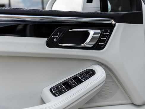 Certified 2026 Porsche Macan S AWD/4WD image 23