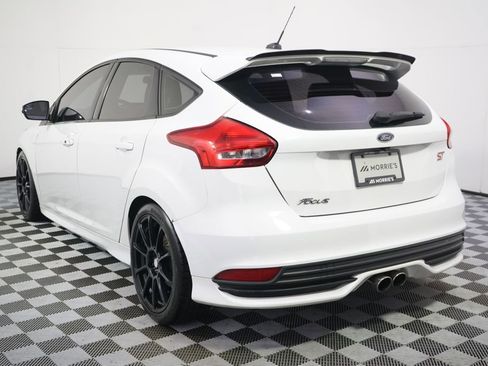 Used 2018 Ford Focus ST w/ Equipment Group 401A FWD image 4