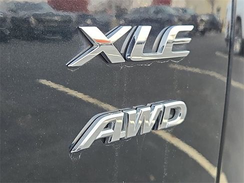 Certified 2022 Toyota Corolla Cross XLE image 32