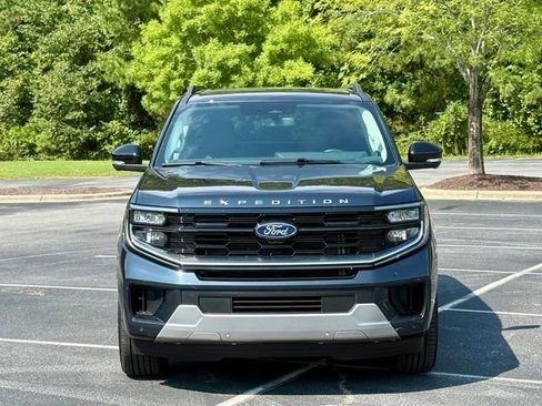 Used 2026 Ford Expedition Platinum w/ Platinum Ultimate Package AWD/4WD image 12