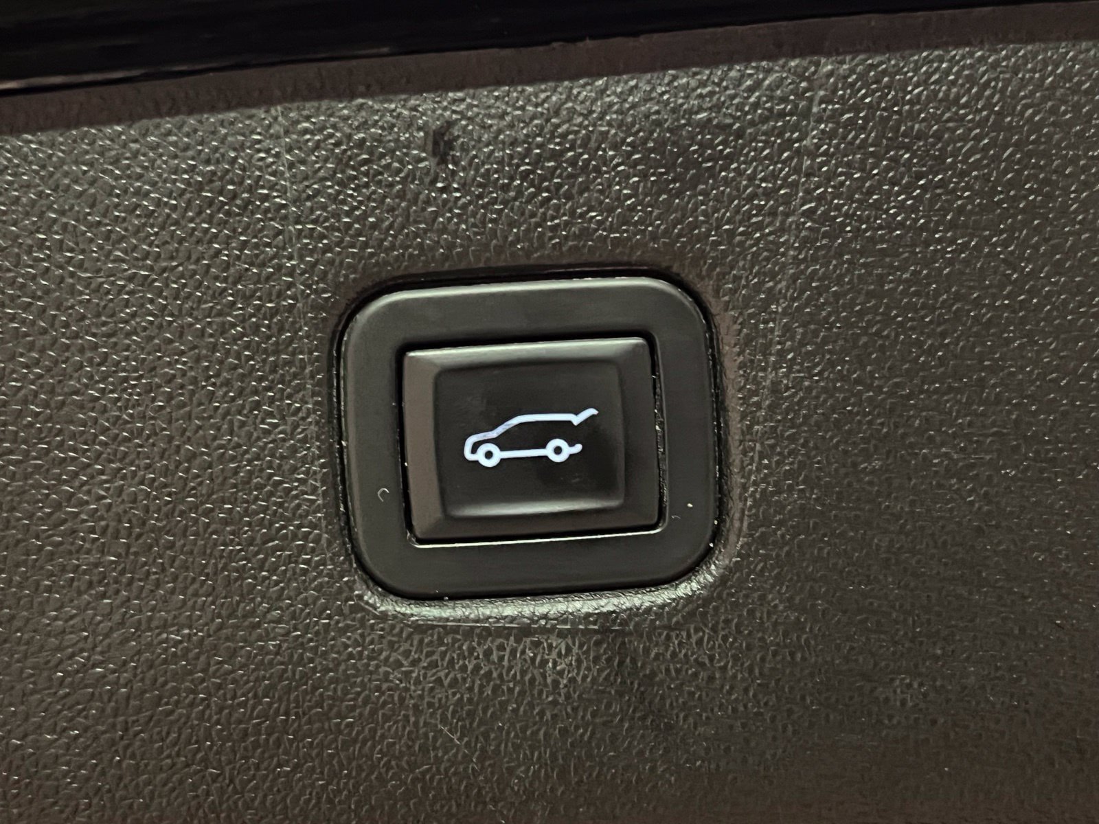 Used 2019 Chevrolet Blazer LT FWD image 16