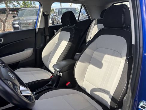 Used 2025 Hyundai Venue SEL FWD image 38