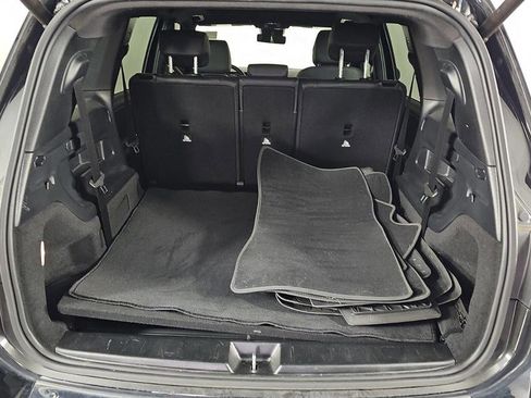 Used 2023 Mercedes-Benz GLB 250 4MATIC w/ Premium Package image 5
