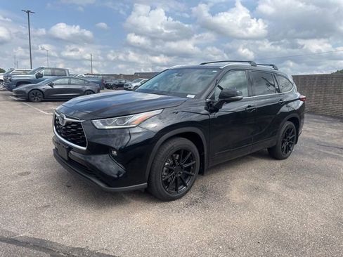 Used 2022 Toyota Highlander Limited AWD/4WD image 3