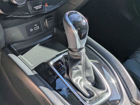 Used 2018 Nissan Rogue SV AWD/4WD image 30