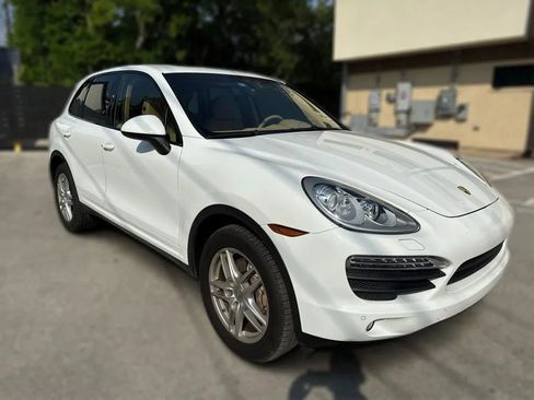 Used 2014 Porsche Cayenne S image 3