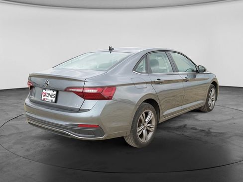 Used 2024 Volkswagen Jetta SE FWD image 9