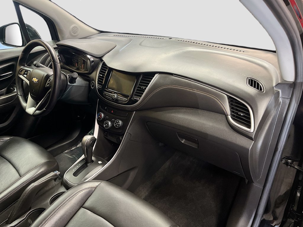 Used 2022 Chevrolet Trax LT w/ Premium Seat Package AWD/4WD image 28