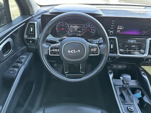 Used 2022 Kia Sorento S FWD image 15