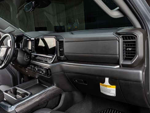 Used 2025 Chevrolet Silverado 2500 LTZ w/ LTZ Premium Package image 15