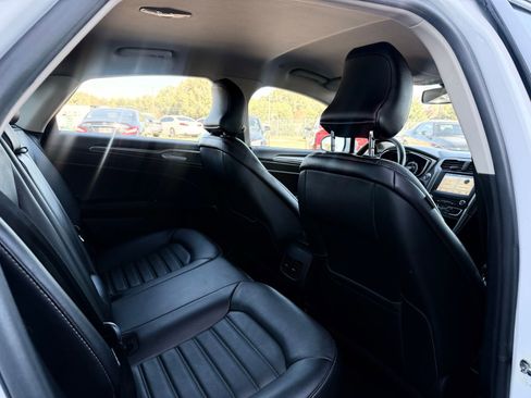 Used 2017 Ford Fusion SE w/ Equipment Group 602A image 18