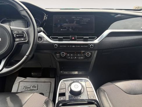Certified 2022 Kia Niro EX FWD image 11