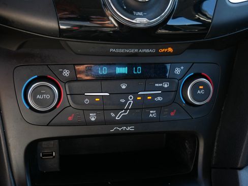 Used 2017 Ford Focus SEL w/ Cold Weather Package FWD image 24