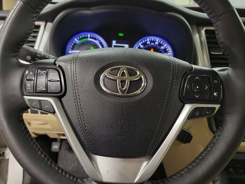Used 2018 Toyota Highlander Limited Platinum AWD/4WD image 19