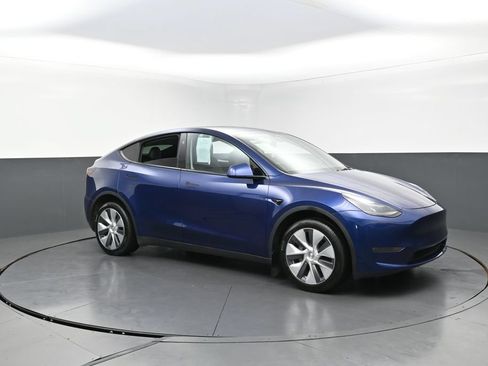 Used 2023 Tesla Model Y Long Range AWD/4WD image 39