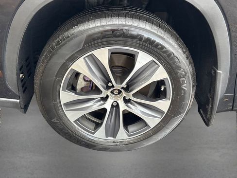 Used 2024 Toyota Highlander XLE image 12