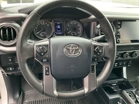 Used 2020 Toyota Tacoma TRD Off-Road image 11