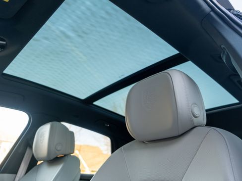 Certified 2023 Porsche Cayenne Platinum Edition image 19