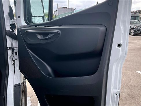 Used 2025 Mercedes-Benz Sprinter 2500 image 25