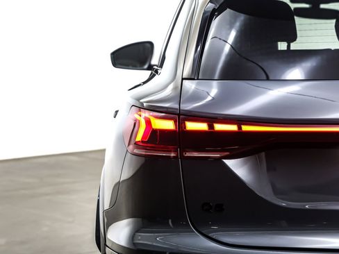 Used 2025 Audi Q6 e-tron Premium w/ Convenience Package image 15