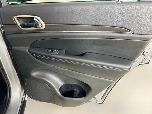 Used 2016 Jeep Grand Cherokee Limited AWD/4WD image 39