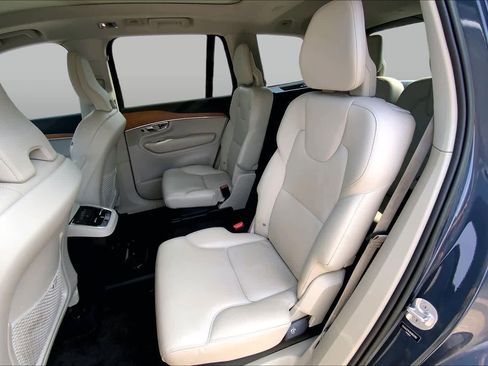 Used 2022 Volvo XC90 T6 Momentum w/ Advanced Package AWD/4WD image 20