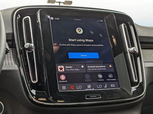 Certified 2025 Volvo XC40 B5 Plus image 16