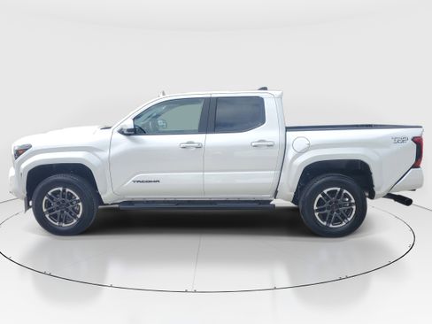Used 2025 Toyota Tacoma TRD Sport image 7