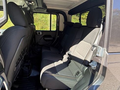 Used 2021 Jeep Gladiator Mojave image 16