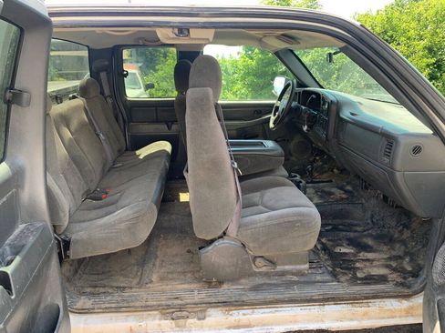 Used 2006 Chevrolet Silverado 2500 W/T AWD/4WD image 14