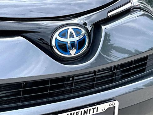 Used 2018 Toyota RAV4 XLE AWD/4WD image 11