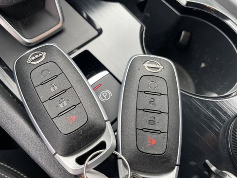 Used 2023 Nissan Rogue SV AWD/4WD image 33