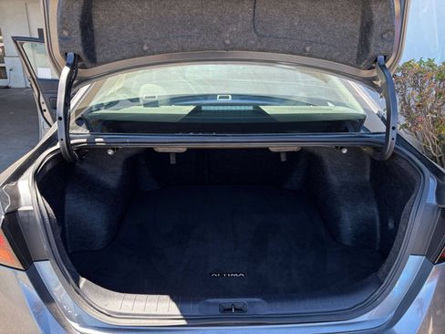 Used 2025 Nissan Altima 2.5 SV FWD image 31