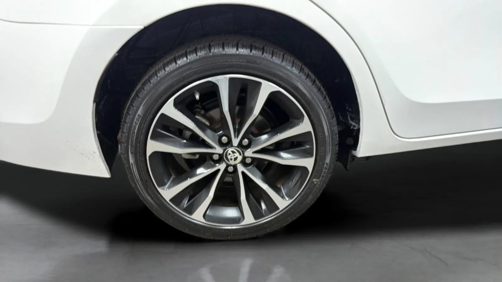 Used 2017 Toyota Corolla SE w/ SE Premium Package FWD image 27