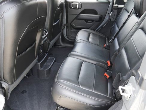 Used 2019 Jeep Wrangler Unlimited Sahara AWD/4WD image 30