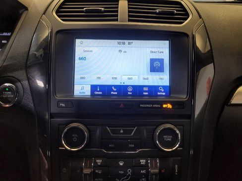 Used 2018 Ford Explorer XLT w/ Equipment Group 202A AWD/4WD image 25