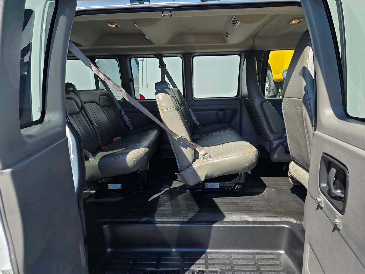Used 2022 Chevrolet Express 3500 LS RWD image 20