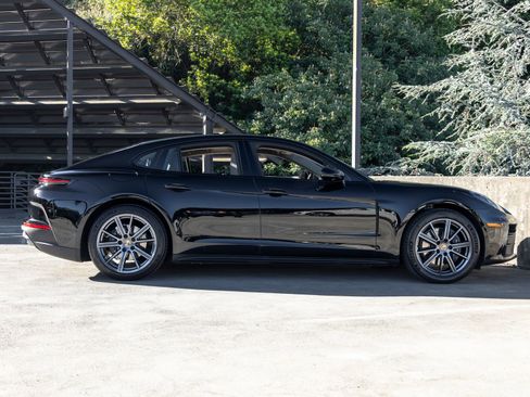 Certified 2025 Porsche Panamera RWD image 12