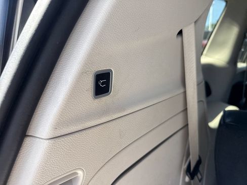 Used 2018 Chrysler Pacifica Limited FWD image 17