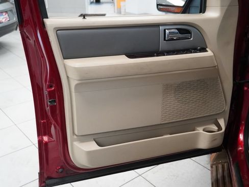 Used 2014 Ford Expedition XLT w/ Equipment Group 202A AWD/4WD image 5