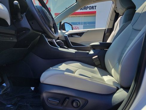 Used 2025 Toyota RAV4 XLE Premium image 16