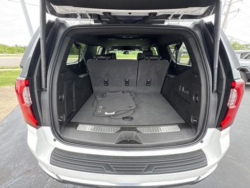 Used 2025 GMC Yukon XL Denali AWD/4WD image 12
