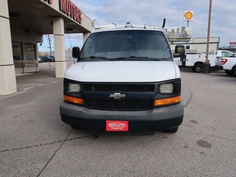 Used 2015 Chevrolet Express 2500 image 2