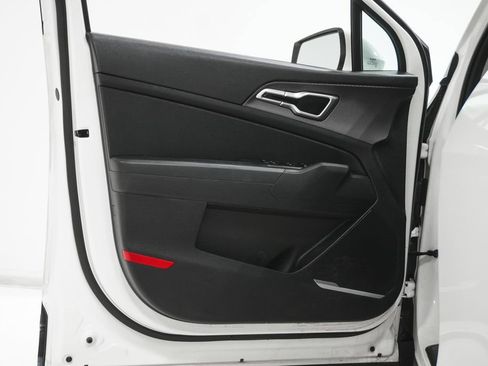 Used 2023 Kia Sportage LX image 13