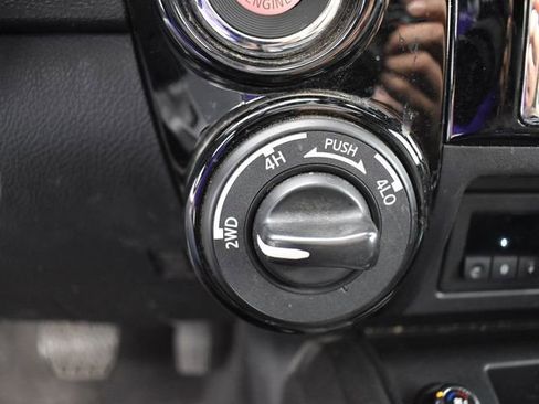 Used 2021 Nissan Titan Platinum Reserve w/ Moonroof Package image 26