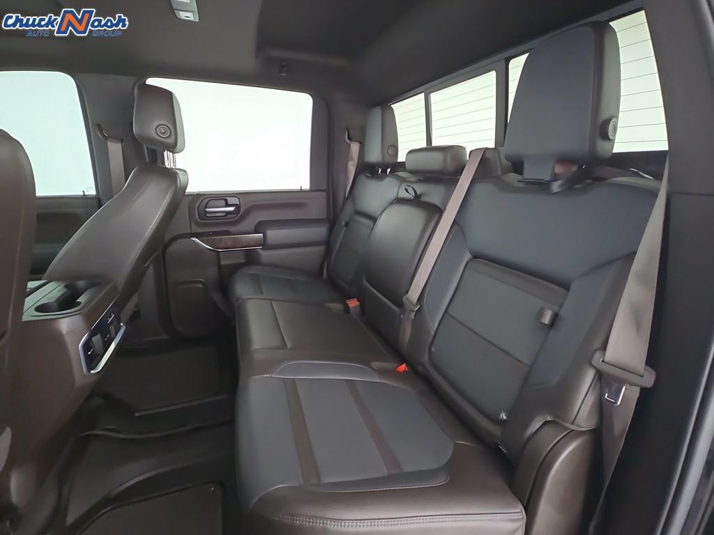 Used 2022 GMC Sierra 2500 Denali w/ Denali Black Diamond Edition AWD/4WD image 31