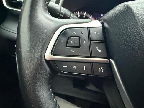 Used 2024 Toyota Highlander XLE image 19