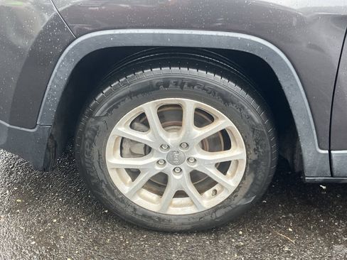 Used 2015 Jeep Cherokee Latitude FWD image 14