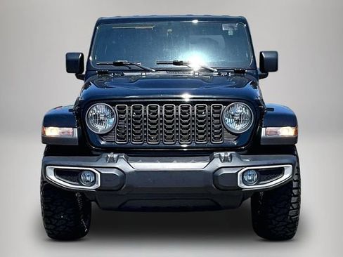 Used 2024 Jeep Gladiator Sport AWD/4WD image 3