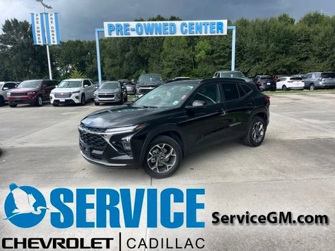 Used 2025 Chevrolet Trax LT w/ Driver Confidence Package FWD image 1